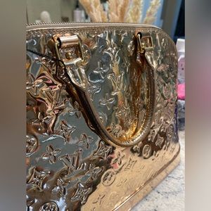 Beautiful Gold Mirror Alma GM